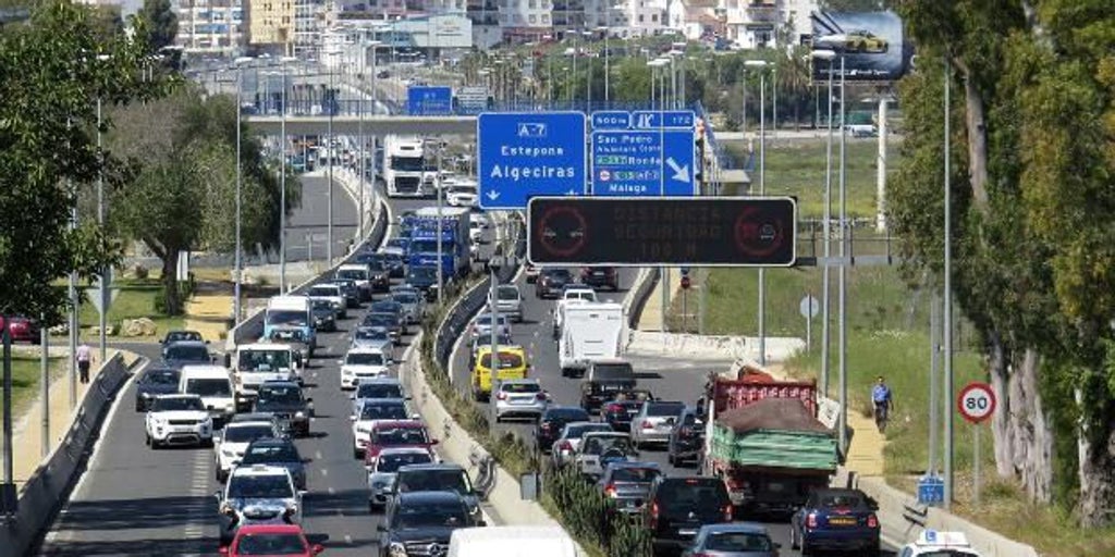 Un vehículo cargado de tabaco de contrabando se queda parado en mitad de la A-7 provocando retenciones kilométricas