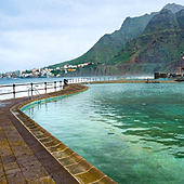 Recuperan de una parada a un hombre rescatado en estado crítico de una piscina natural en Tenerife