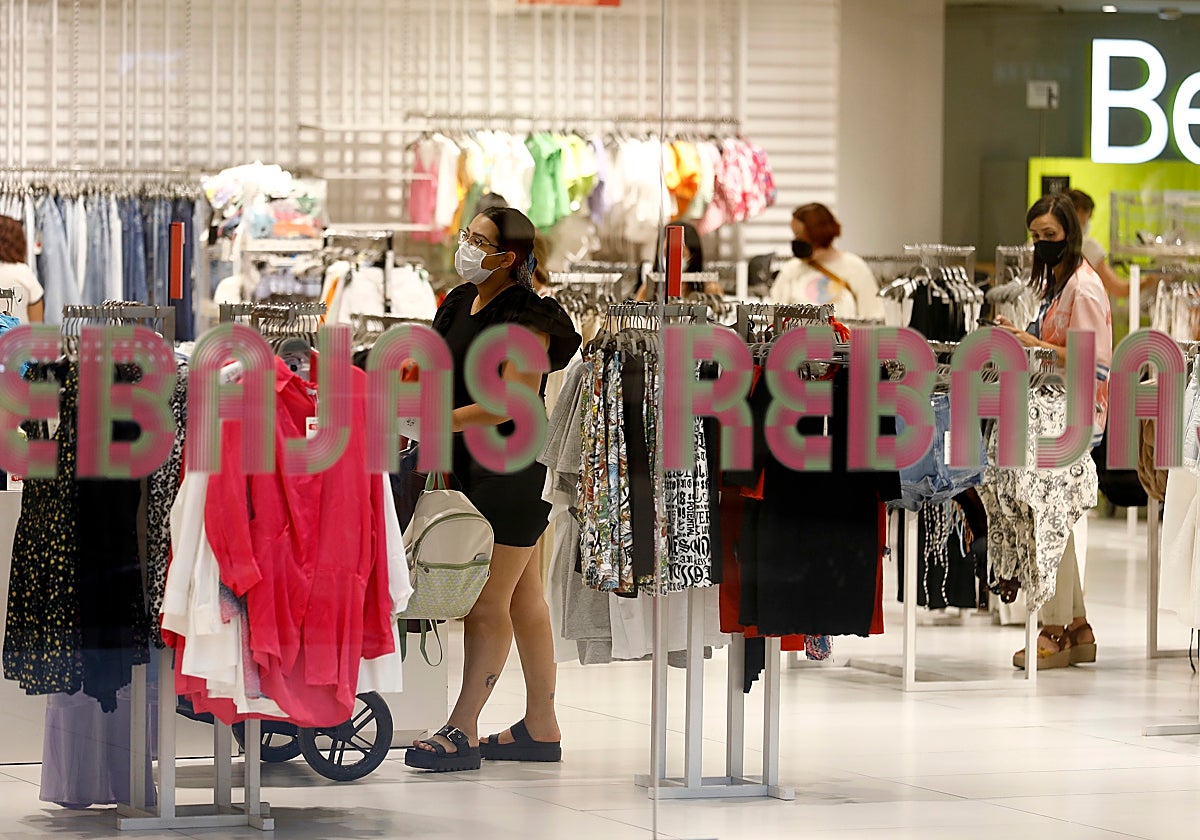 El escaparate del Bershka en el centro comercial La Sierra