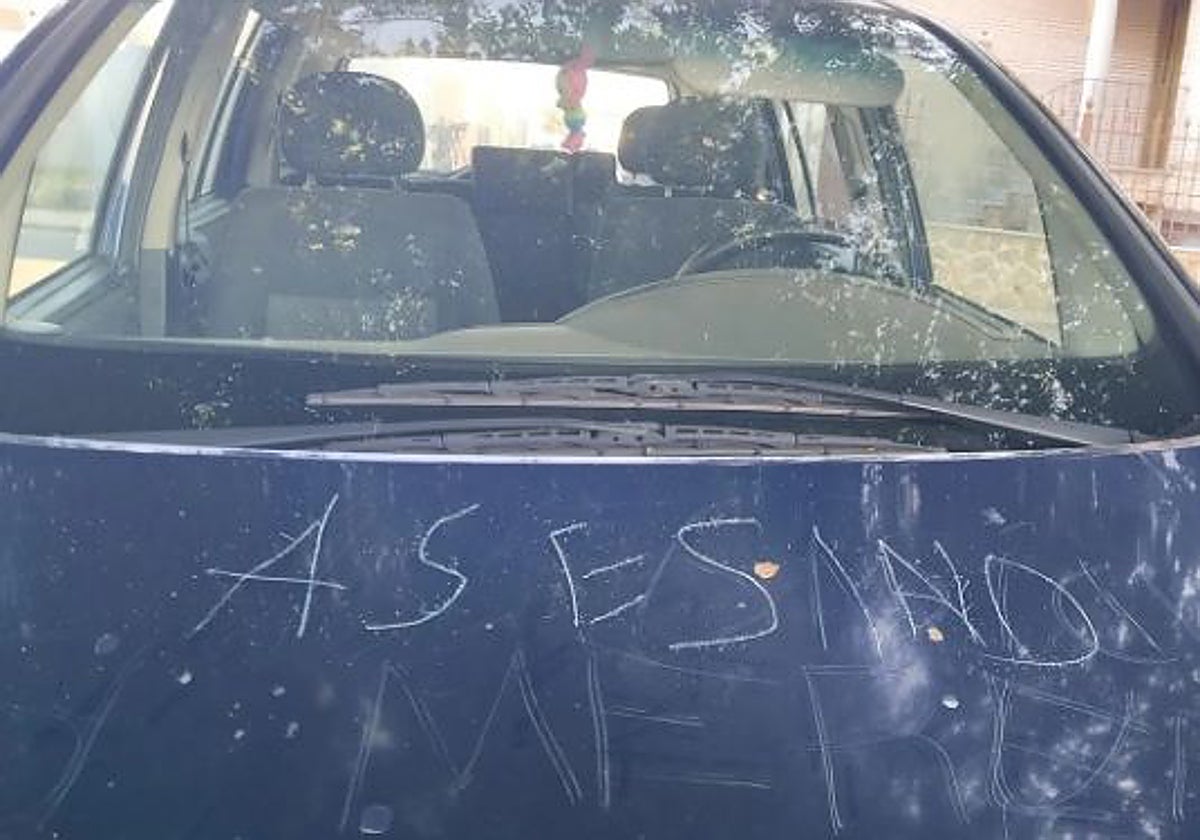Pintada que apareció en el coche del padre de Juan, el presunto asesino del niño Mateo