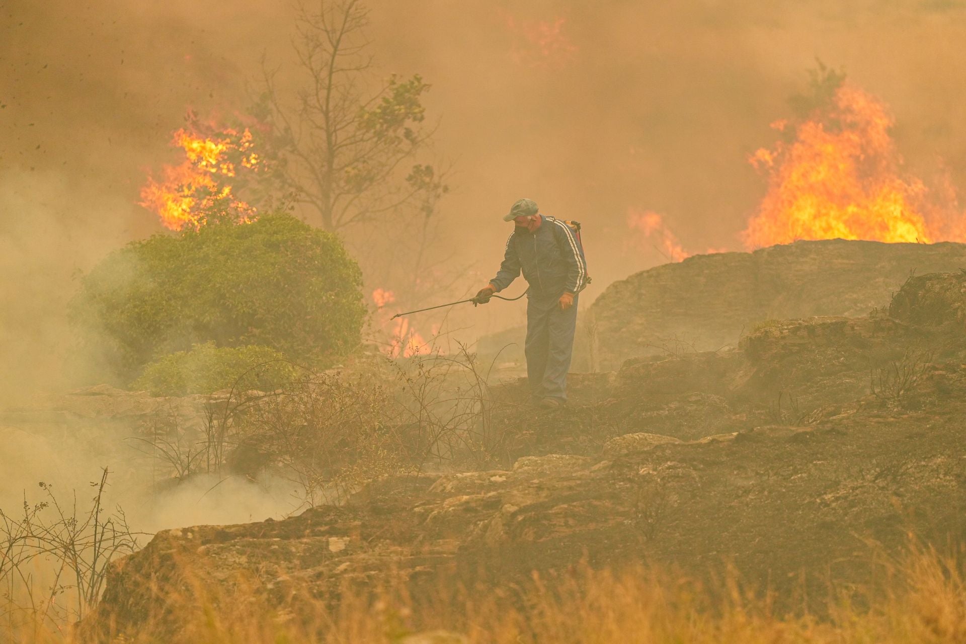 Incendio entre las localidades de Lucillo y Filiel, en la provincia de León