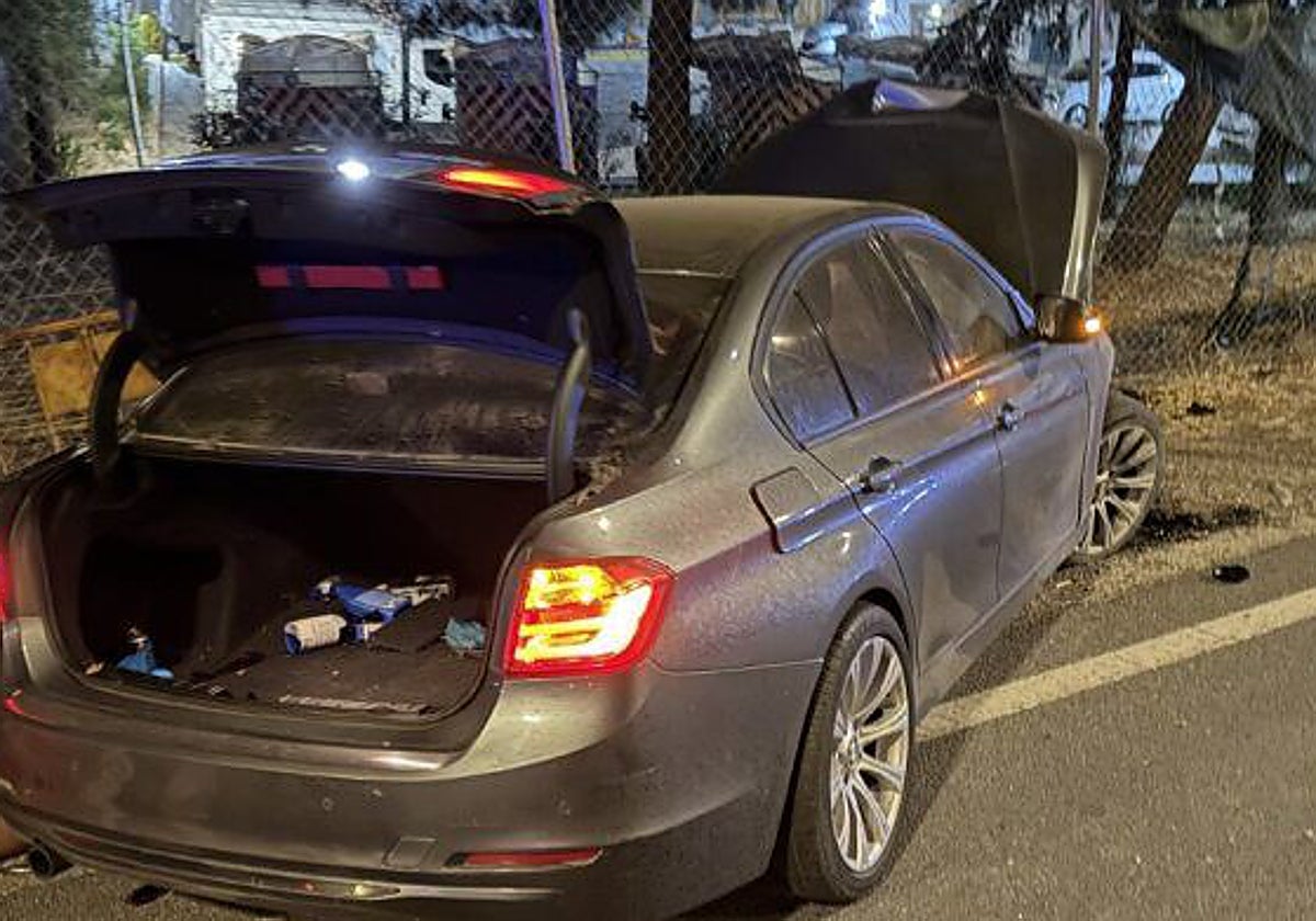 El coche del detenido, justo después de colisionar