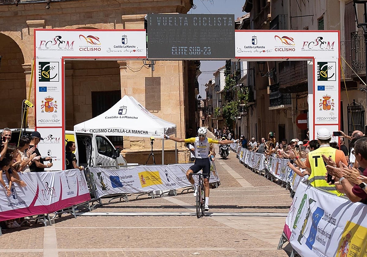Miguel Moya celebra la victoria