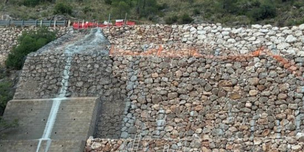 Muere un trabajador de carreteras en Ayna al sufrir una caída desde 20 metros