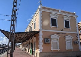 Adif licita la renovación de la catenaria de la estación de La Roda (Albacete) por 2,78 millones de euros