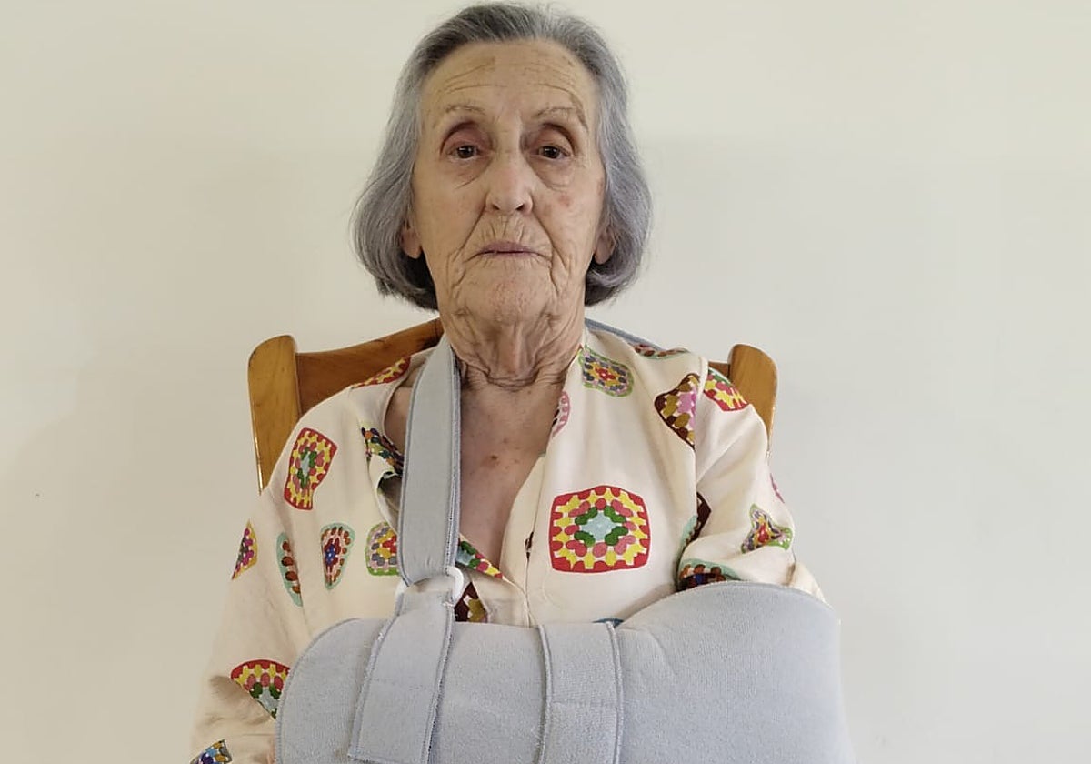 La dueña del piso okupado, Dolores Rocha