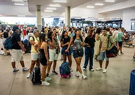 El AVE vuelve a Galicia tras días parado: normalidad, asientos vacíos y retrasos