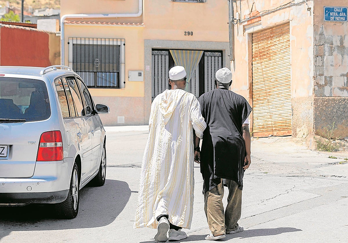 Fieles de la comunidad musulmana de Torres de Cotillas