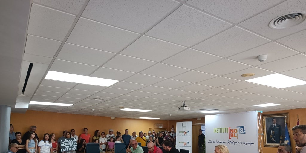 Sigue la huelga de hambre del alcalde de Noblejas después de 5 días: «No le voy a hacer caso al médico»