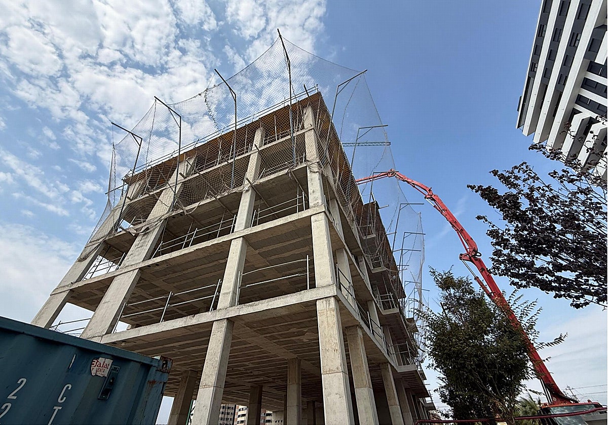 Imagen de una de las viviendas de protección pública que están siendo construidas en la Fonteta