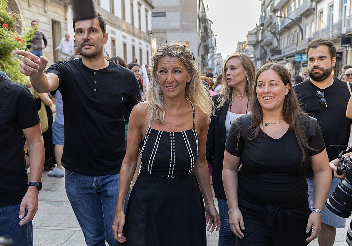 La vicepresidenta del Gobierno y ministra de Trabajo, Yolanda Díaz, antes de la manifestación en Vigo
