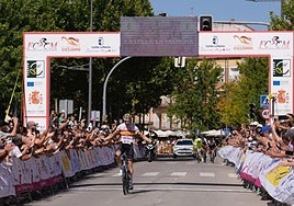 Adrián Benito le roba la Vuelta a Castilla-La Mancha Leader a Miguel Moya el último día