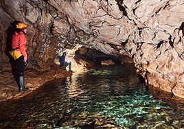 Buscan a un espeleólogo desaparecido en una cueva de Riópar