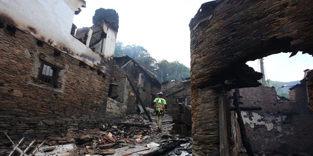 La lista de los pueblos afectados por grandes incendios sube hasta 245