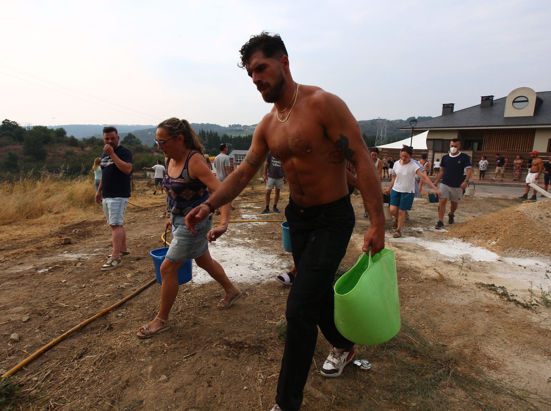 Los vecinos de Molinaseca (León) se movilizan contra el fuego