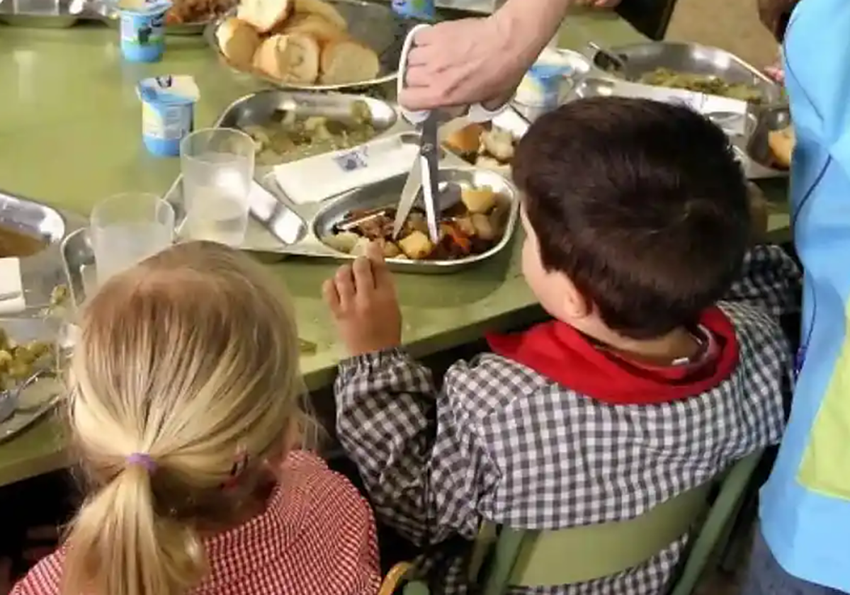 Niños de un colegio de Andalucía en un comedor escolar
