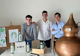 Sa Tuna Gin, la marca de tres jovenes catalanes que crece desde la Costa Brava