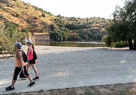 La playa de Toledo se consolida como lugar de esparcimiento