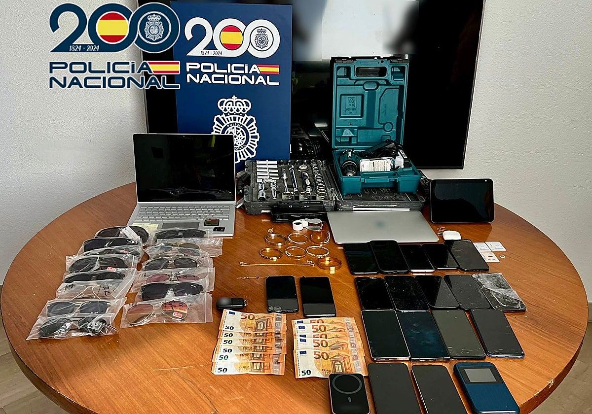 Imagen de los efectos intervenidos por la Policía Nacional en el punto de venta de droga