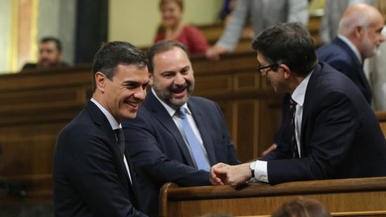 Ábalos y Sánchez encabezan la lista de parlamentarios con más ausencias