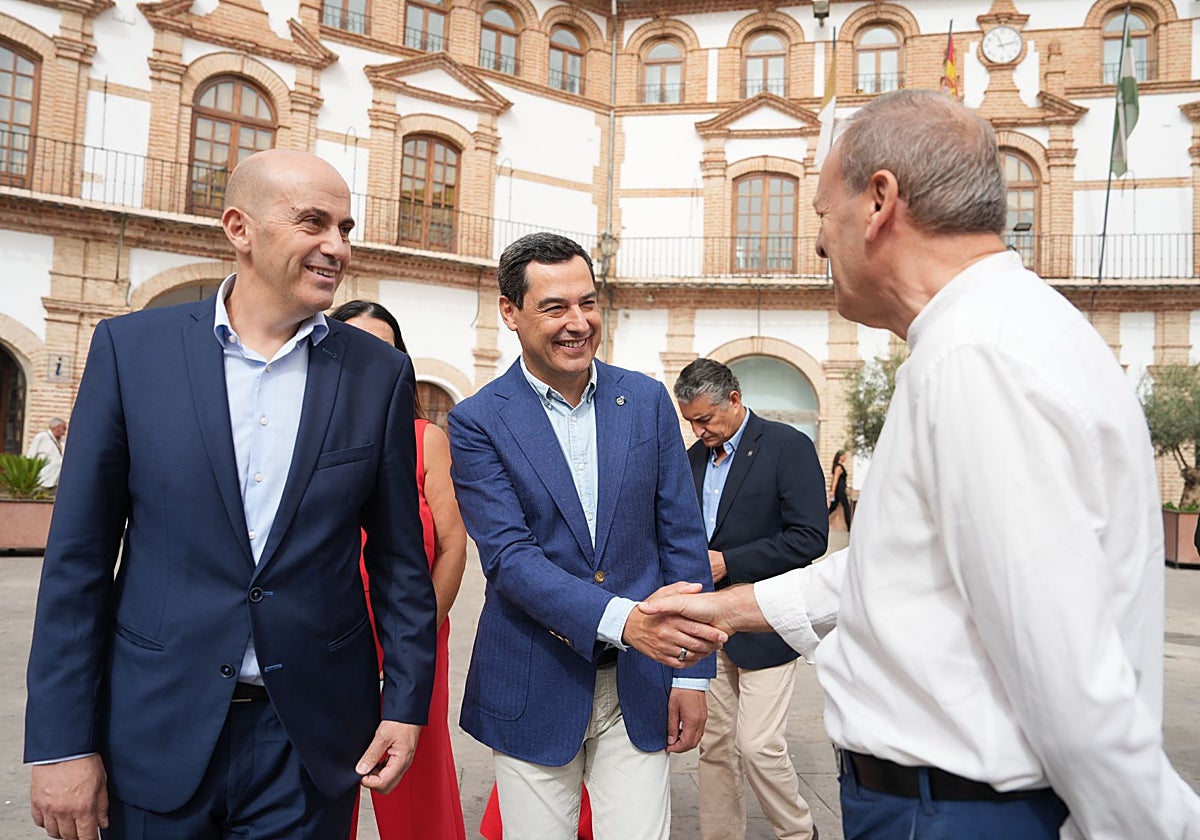 Juanma Moreno, en la visita institucional a Archidona de este martes