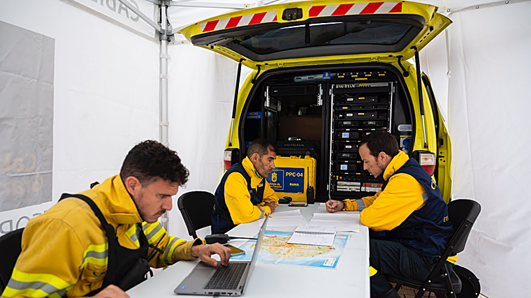 Dos especialistas en incendios forestales de Gran Canaria se suman al operativo contra el fuego en Castilla y León