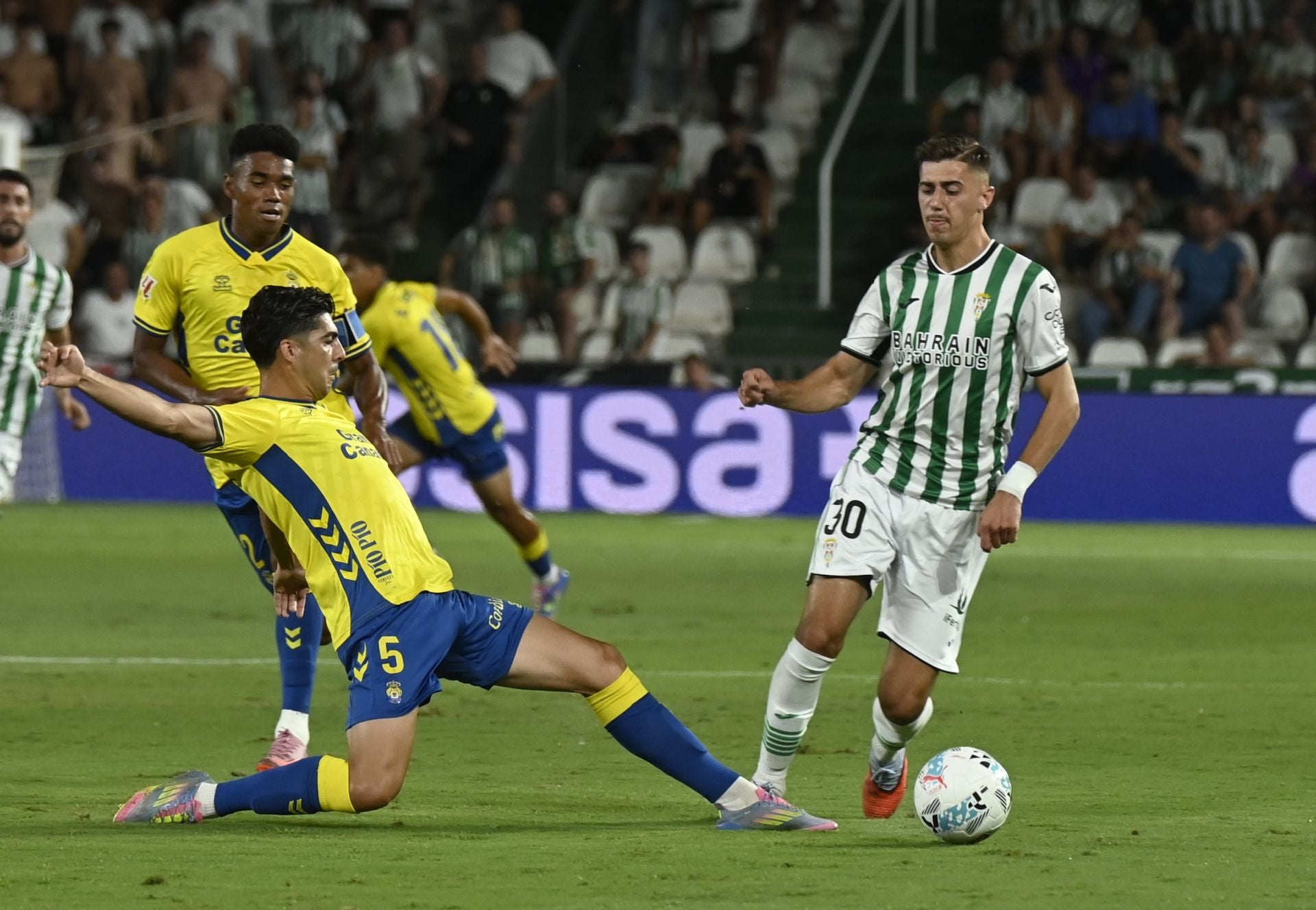 La dolorosa derrota del Córdoba ante Las Palmas, en imágenes