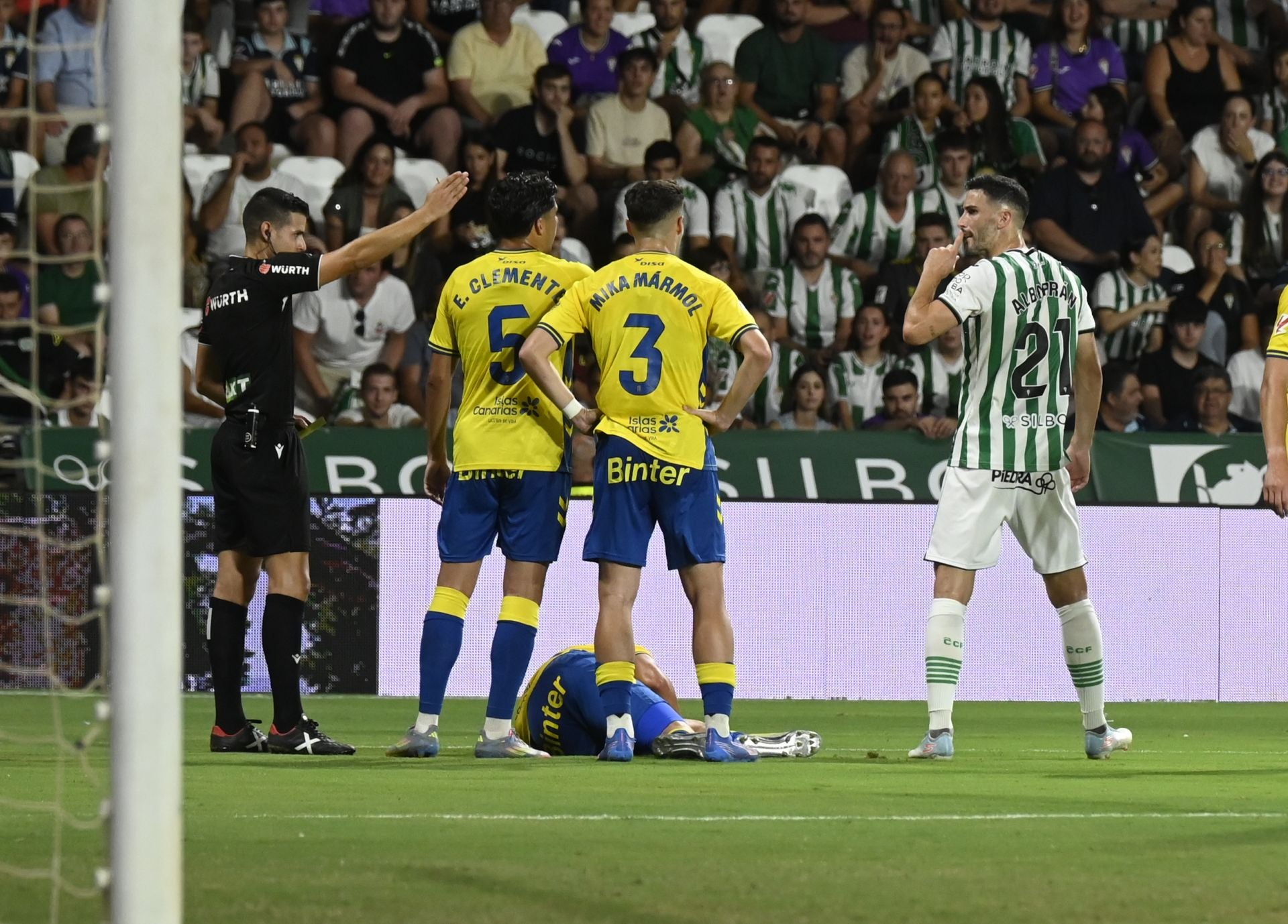 La dolorosa derrota del Córdoba ante Las Palmas, en imágenes