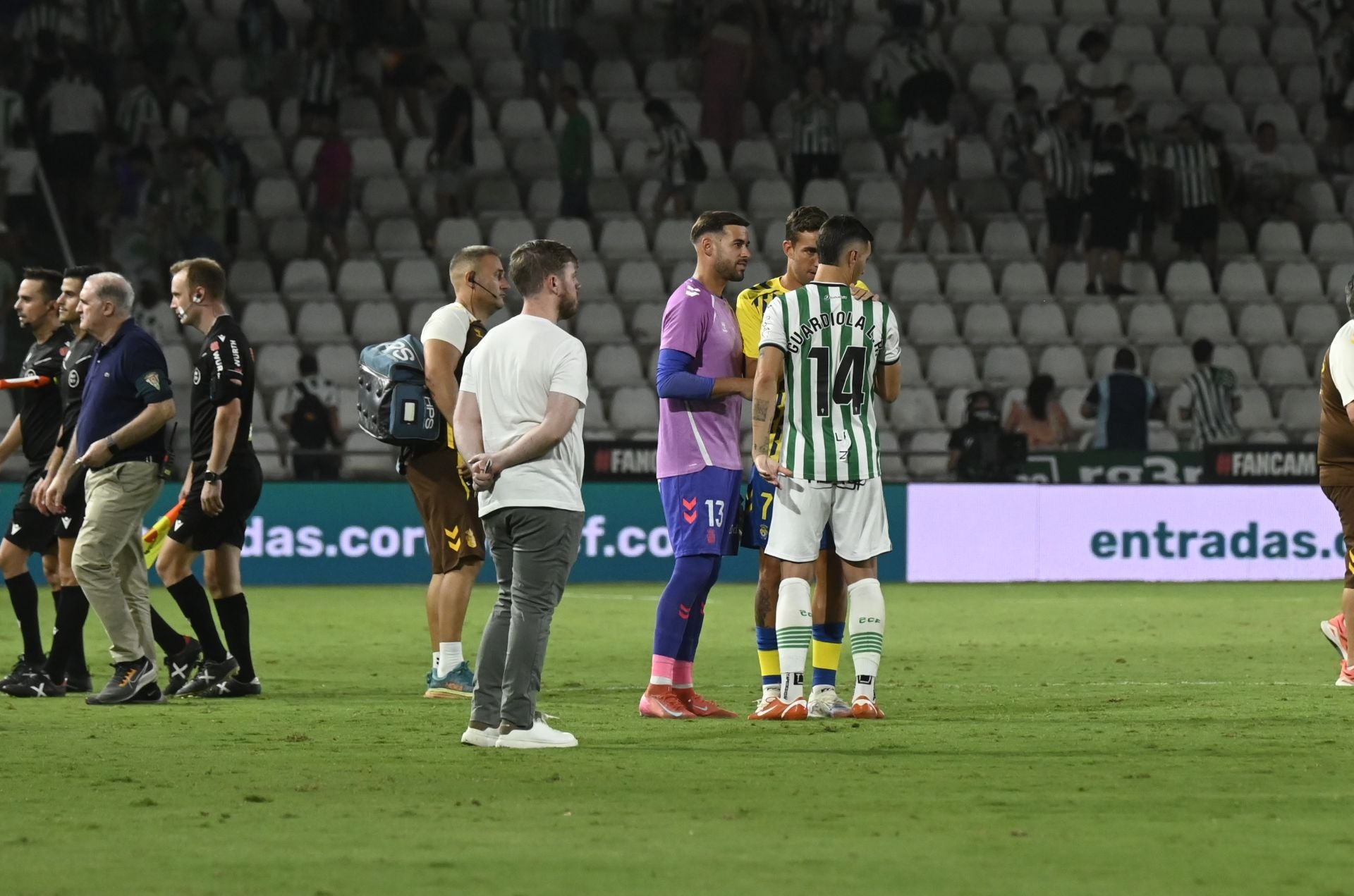 La dolorosa derrota del Córdoba ante Las Palmas, en imágenes
