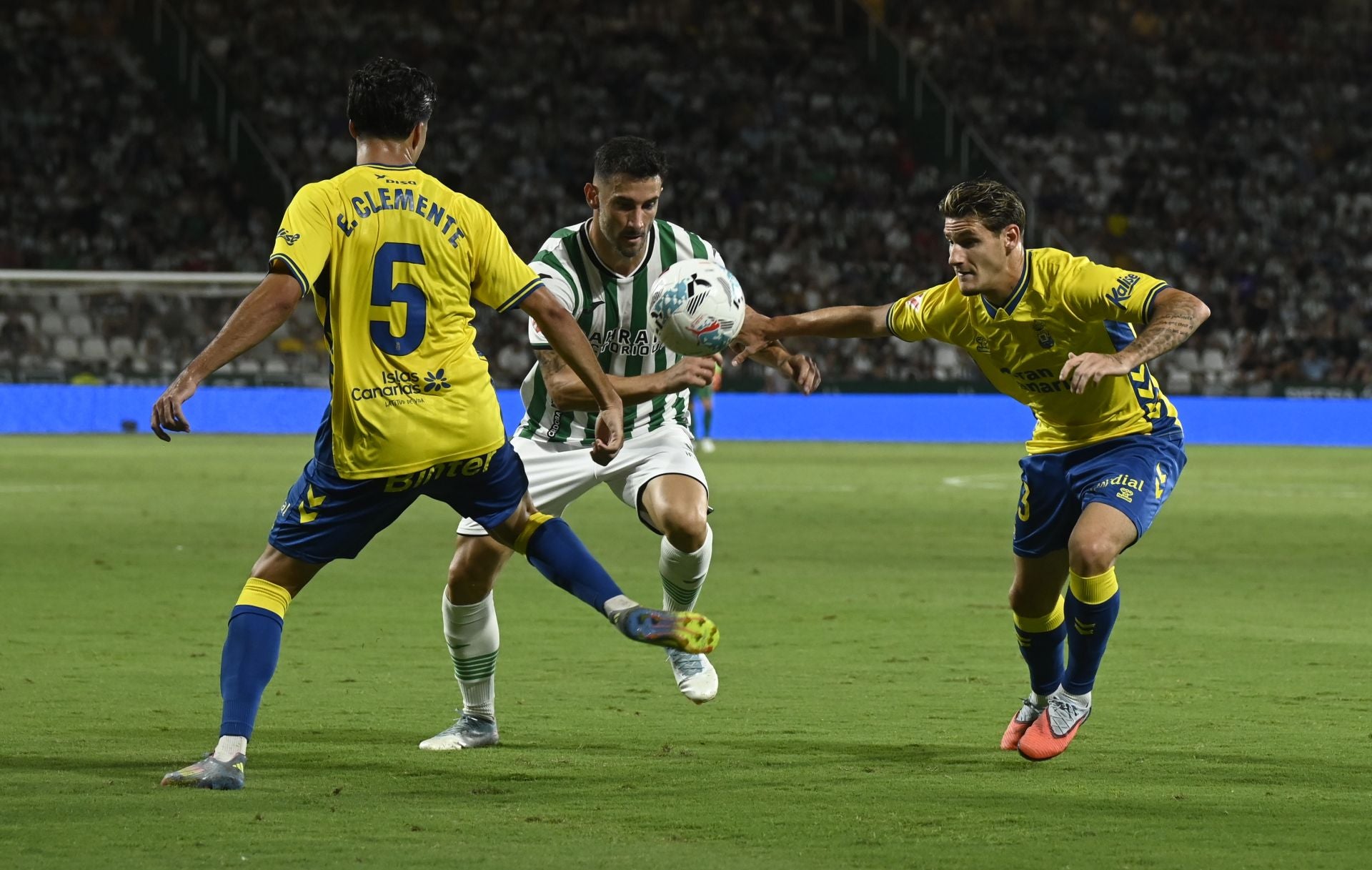 La dolorosa derrota del Córdoba ante Las Palmas, en imágenes