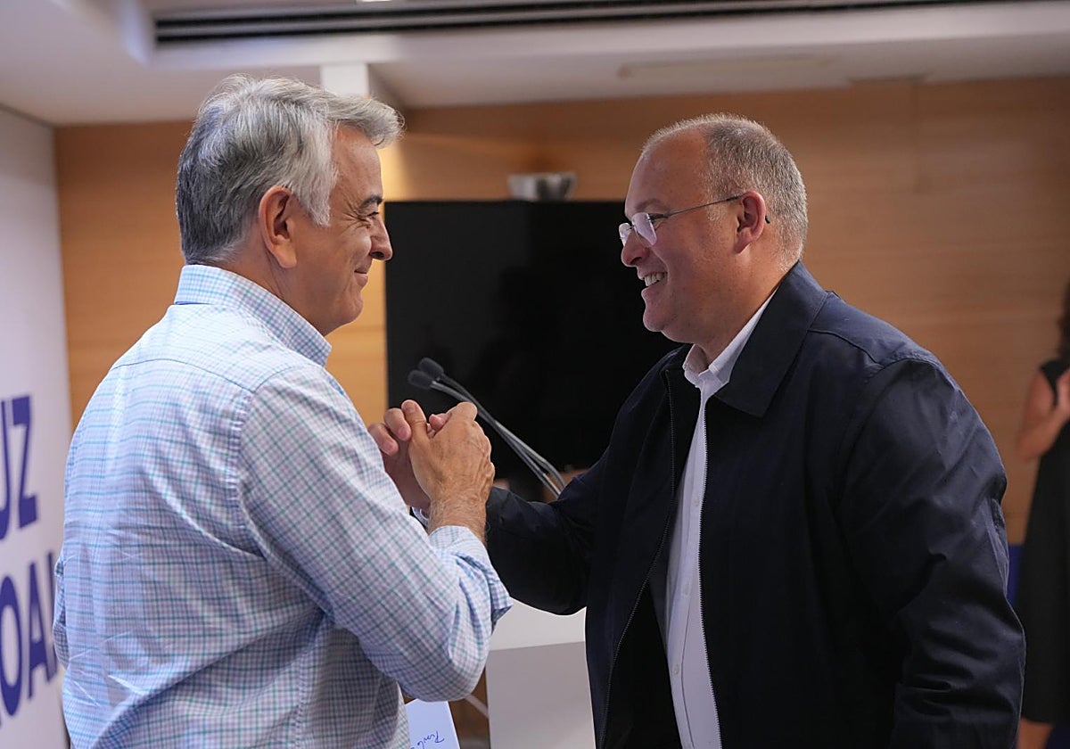 El líder del PP vasco, Javier de Andrés, junto al secretario general de los populares, Miguel Tellado
