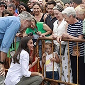 Don Felipe y Doña Leticia se vuelcan con una Sanabria: «Queríamos estar cerca de los afectados»
