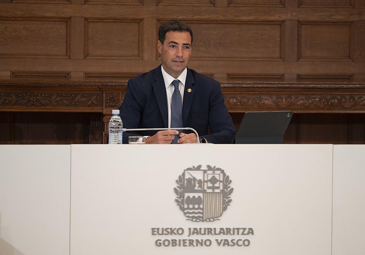 El lendakari, Imanol Pradales, durante el primer consejo de Gobierno tras el parón estival