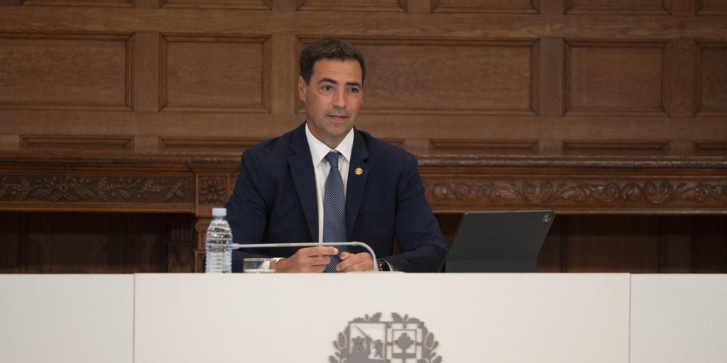 Pradales justifica ante las víctimas la presencia de carteles proetarras en las fiestas del País Vasco