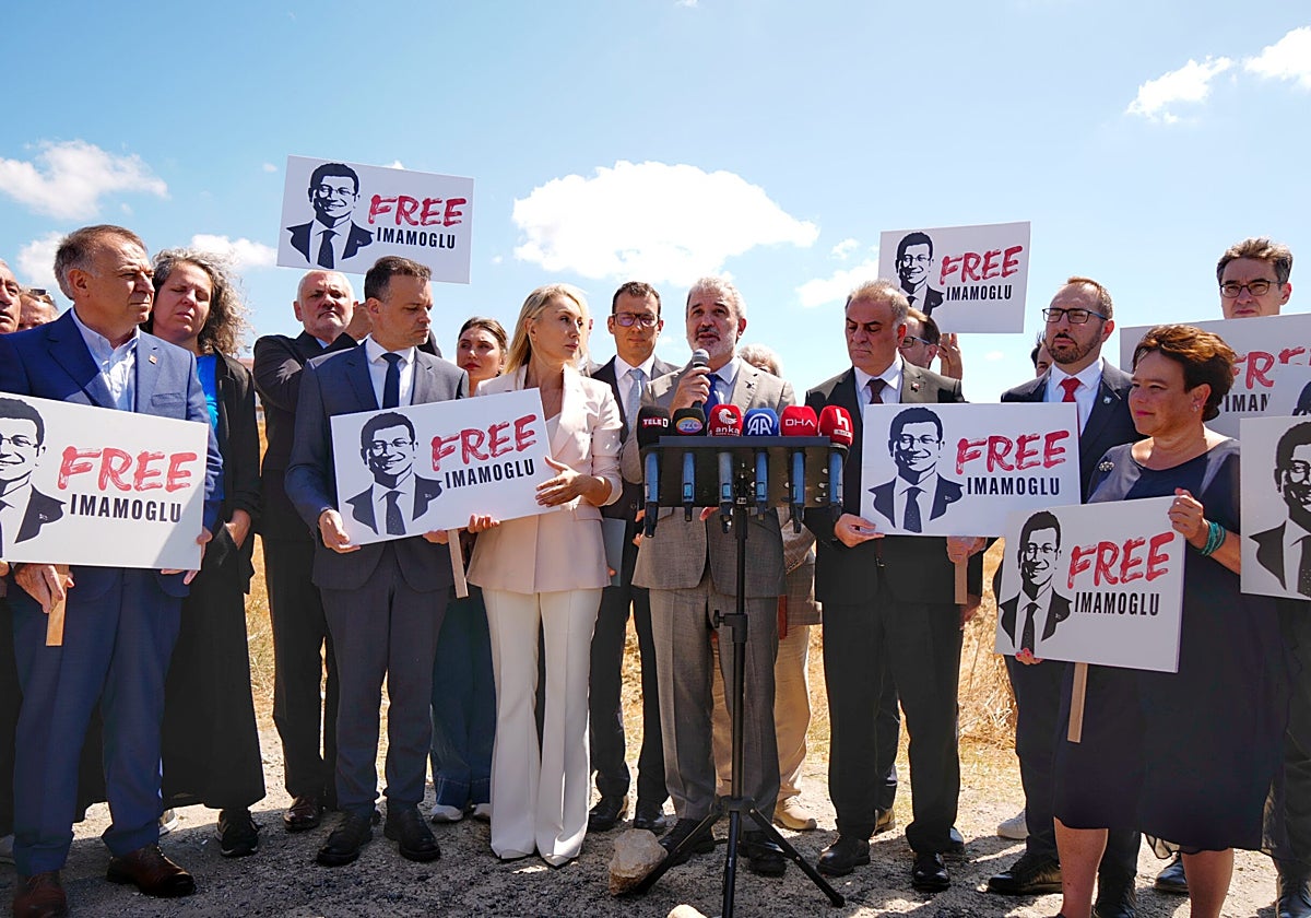 Un momento del acto de reconocimiento, con Collboni ante el micrófono