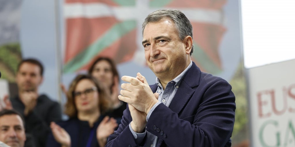 Aitor Esteban carga contra Sánchez y acusa al PSOE de «agarrarse al poder como una lapa»