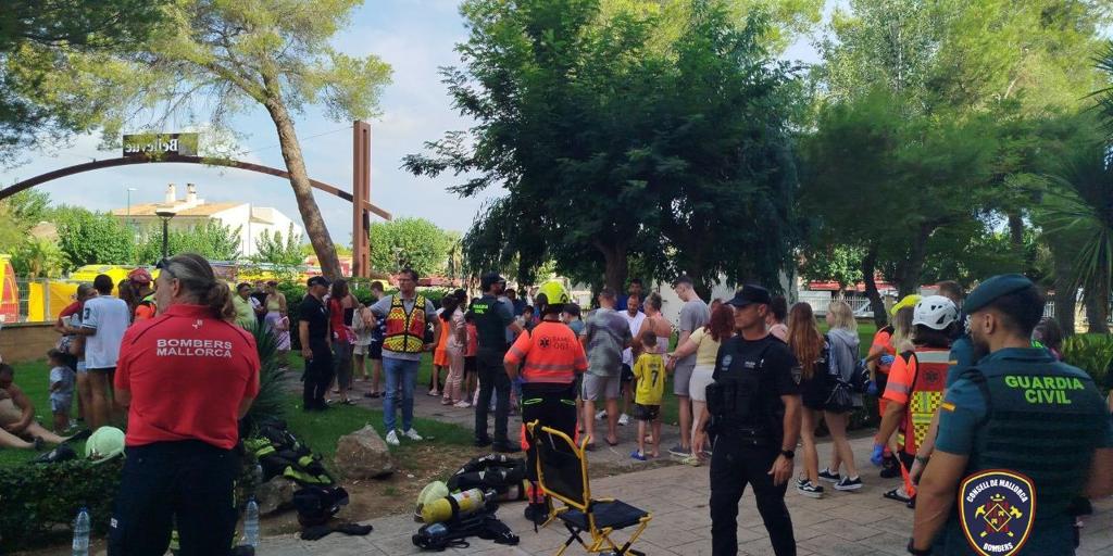 Un incendio en un hotel de Alcúdia (Mallorca) deja a varias personas atrapadas en el ascensor