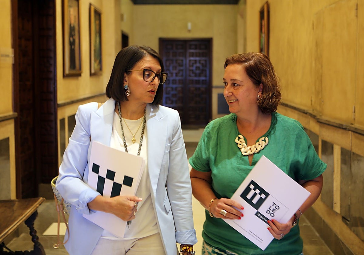 Cedillo, con la diputada de Deportes, al finalizar el pleno