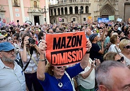 La décima manifestación contra Mazón por la dana mantiene la movilización diez meses después de la catástrofe