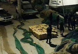 Dos tripulantes de un pesquero, cazados con 2.000 kilos de hachís rumbo a Isla Cristina