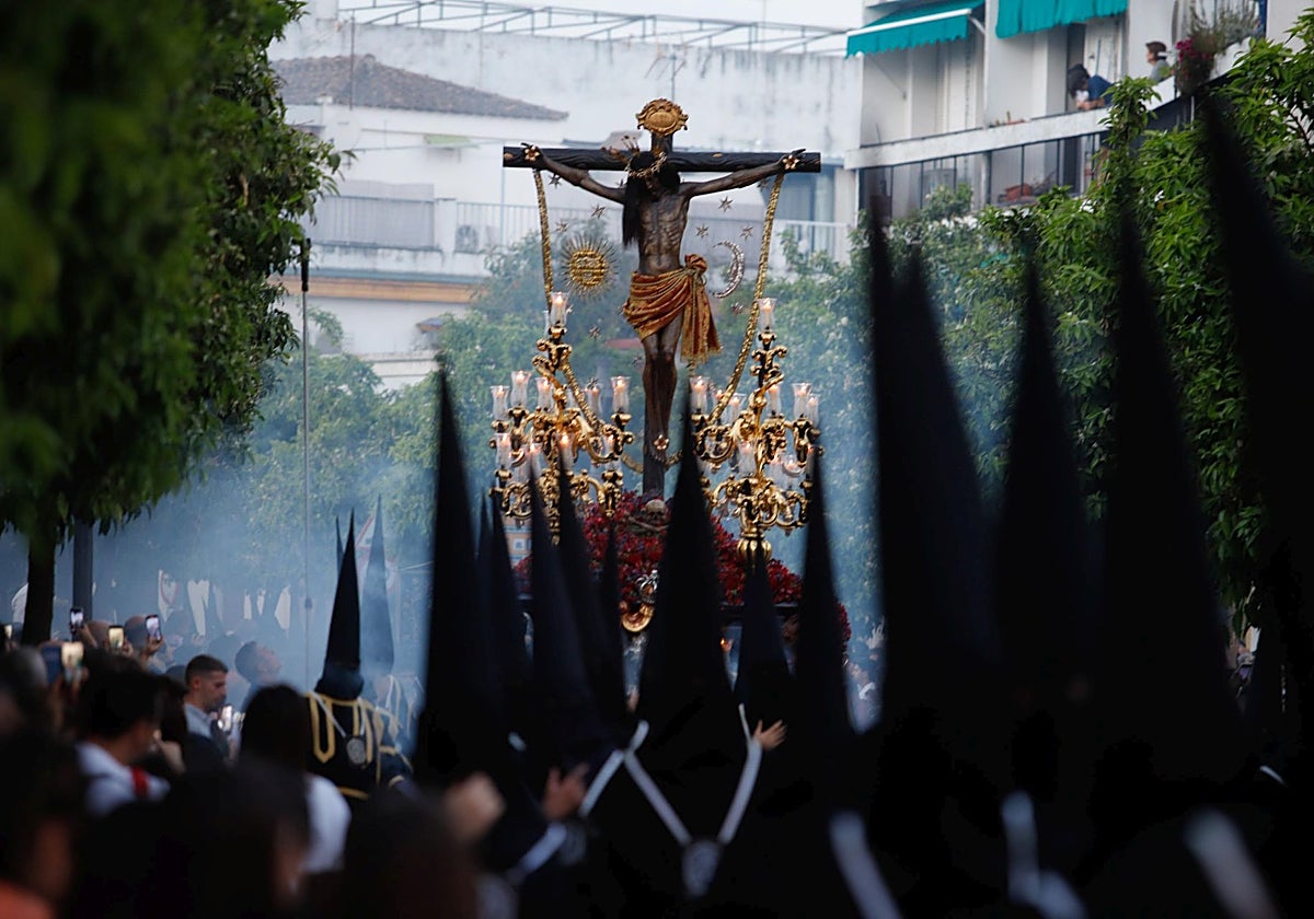 El paso del Cristo del Remedio de Ánimas, el Lunes Santo de 2023