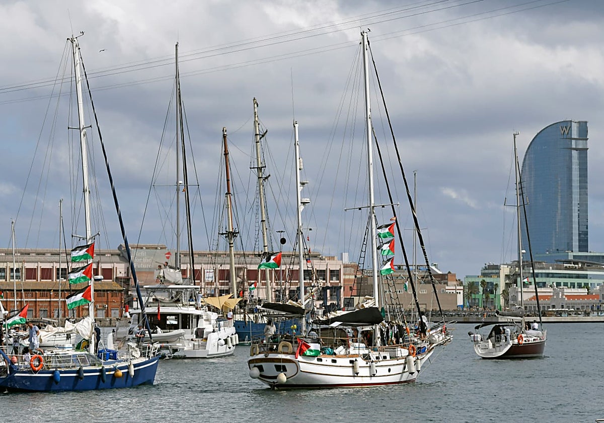 Salida de parte de la veintena de barcos que componen la flotilla