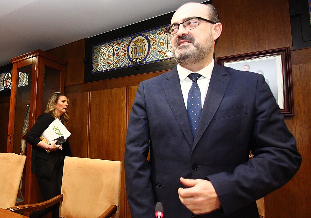 El alcalde de Ponferrada y la portavoz de Vox, Patricia González, en una imagen de archivo