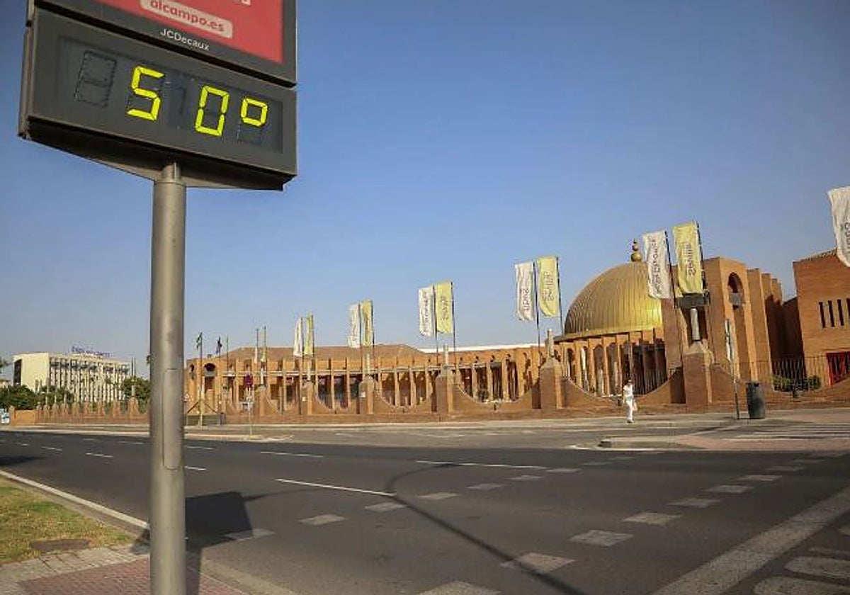 Termómetro de Sevilla capital marcando 50 grados este verano