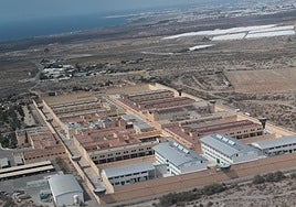 Prisión para el hombre que ha intentado degollar a su mujer con un cuchillo en Roquetas de Mar