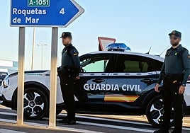 Detienen a un hombre por intentar degollar con un cuchillo a su mujer en Roquetas de Mar
