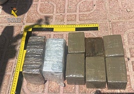 Hachís oculto en el carrito de su nieto: detienen a una abuela y a su yerno por traficar en Alicante