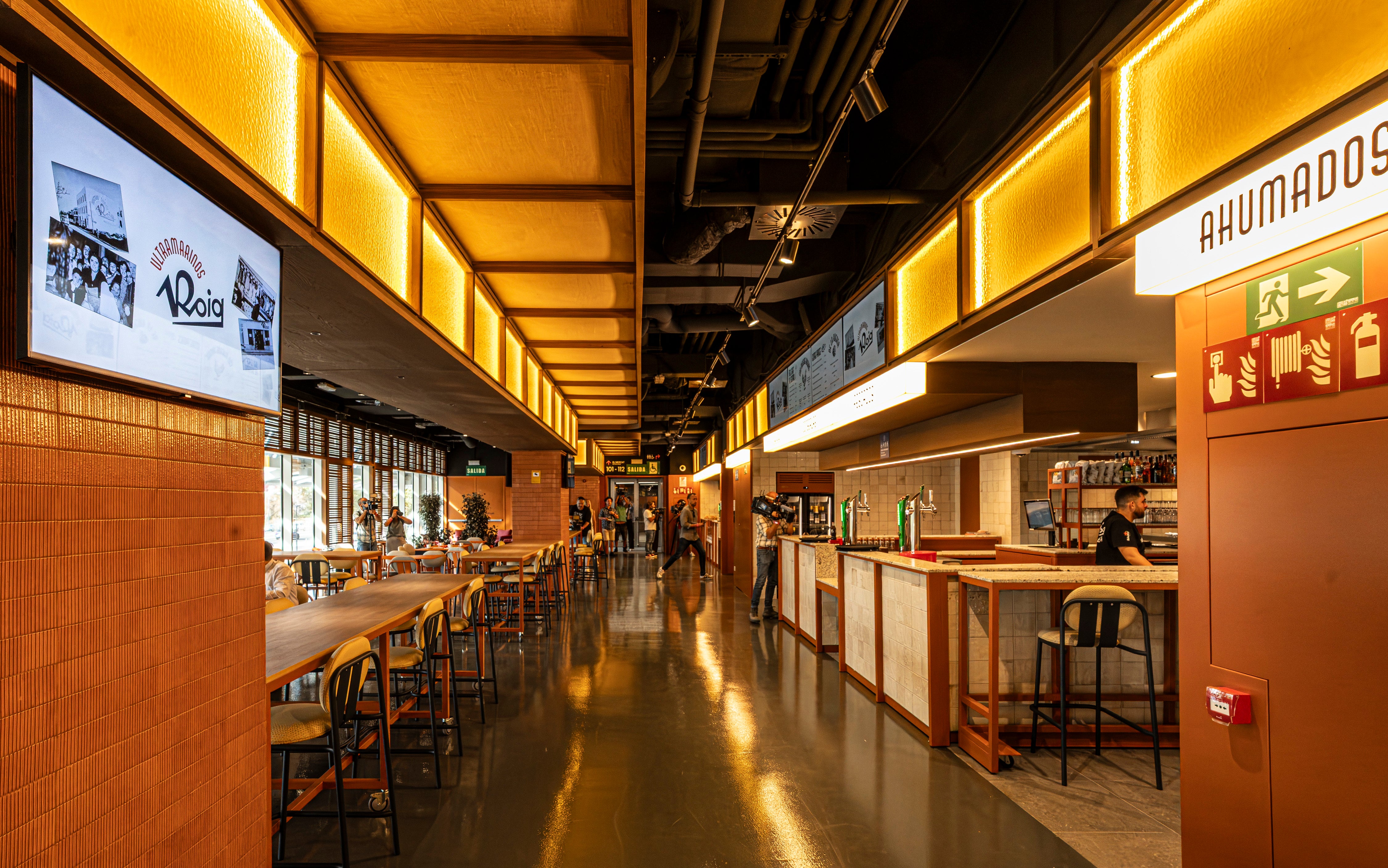 Amplia sala del pabellón donde los asistentes podrán degustar los platos de los diferentes restaurantes.