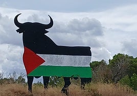 Vuelven a vandalizar el único toro de Osborne mallorquín con la bandera de Palestina