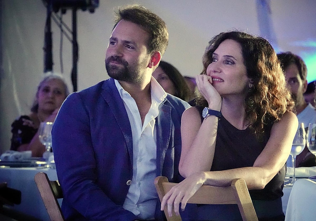 Isabel Díaz Ayuso, con el presidente del PP de Asturias, Álvaro Queipo, durante su reciente visita al Principado